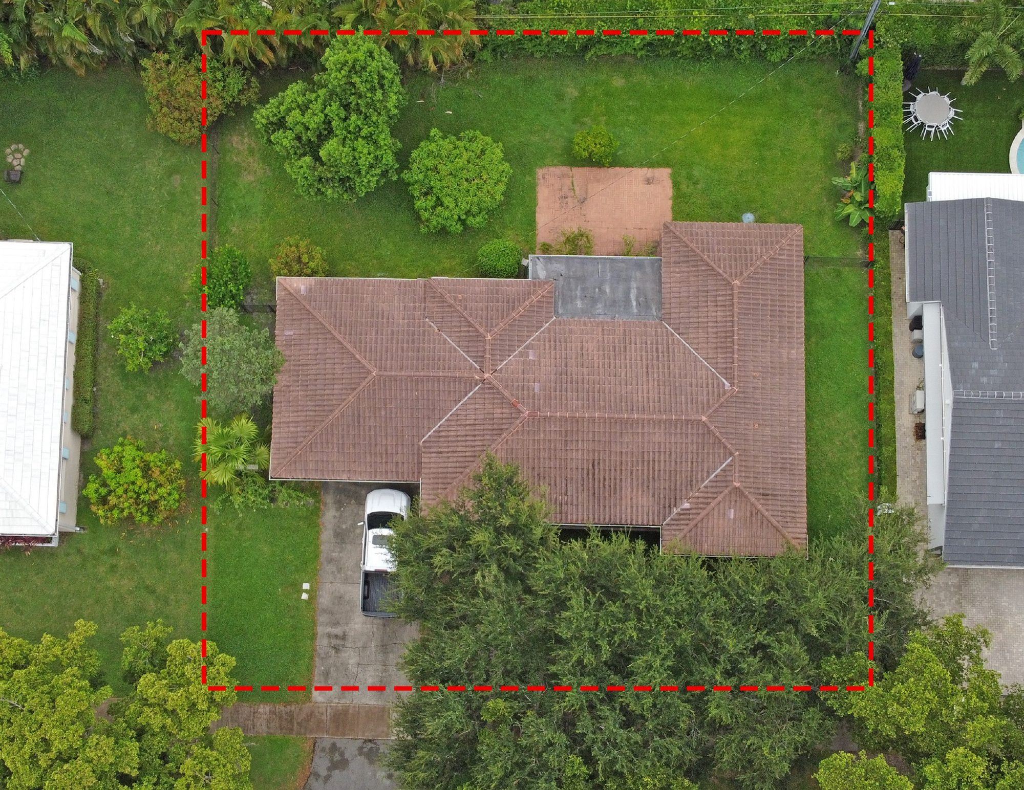 Aerial view of 733 Tiziano Avenue, Coral Gables, with the lot boundary outlined
